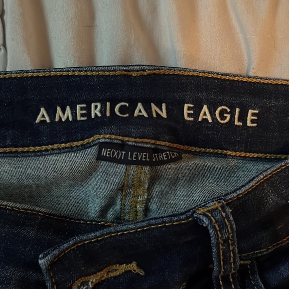 Women’s distressed American Eagle jeans. Size 27. Perfect shape - Picture 4 of 4